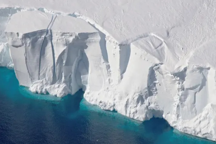 ธารน้ำแข็งแอนตาร์กติกตะวันออกละลายที่ 70.8 พันล้านตันต่อปี